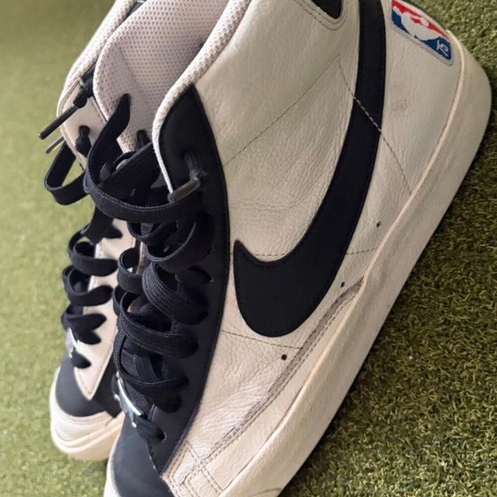 Nike Men's White and Black Trainers